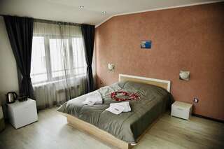 Отель NAYS Madan Номер с кроватью размера "king-size" и гидромассажной ванной-1