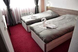 Отель NAYS Madan Двухместный номер с 2 отдельными кроватями-1